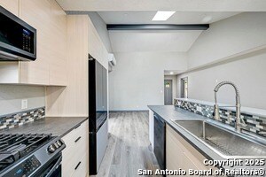 Building Photo - 2107 Darwin Dr
