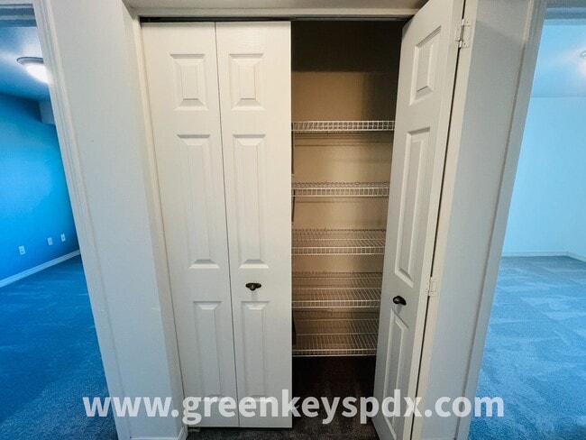 Building Photo - 3 Bedroom, 2.5 Bathroom Townhouse in N Por...