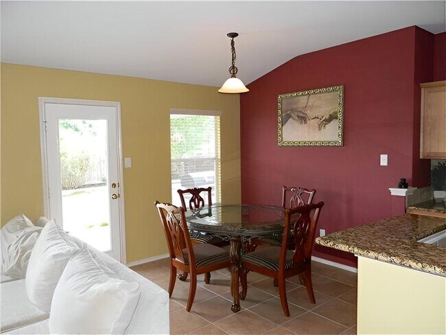 Building Photo - 1104 Remington Dr