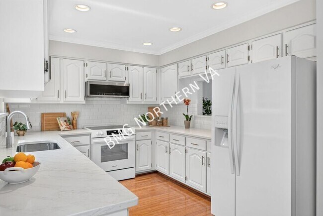 Building Photo - 6001 Keble Dr