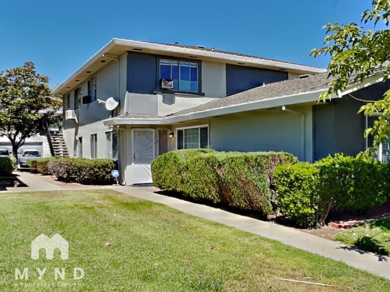 Building Photo - 5515 Spinnaker Dr