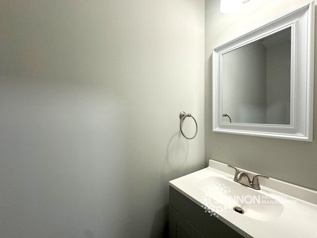 Building Photo - Beautifully Remodeled 3BR/2.5BA Townhome