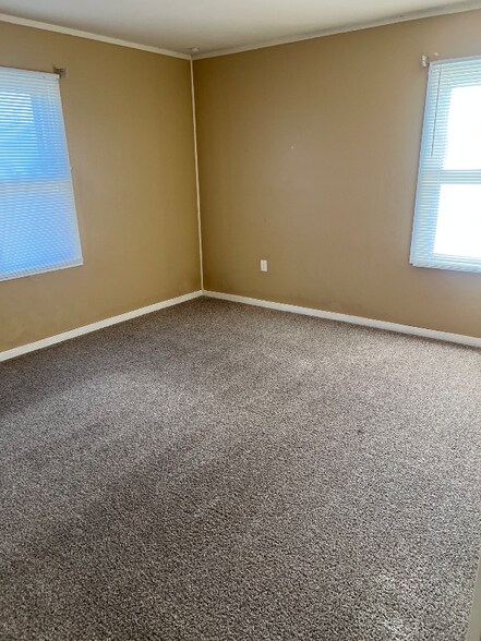 Building Photo - 1443 Thayer Dr