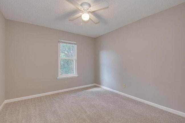 Building Photo - 2453 Riverlook Dr