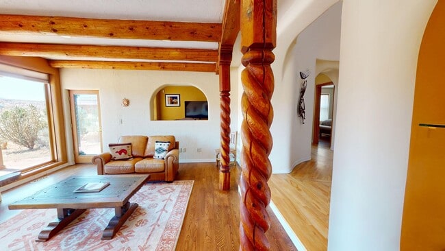 Building Photo - Custom Adobe style home in exclusive Navaj...