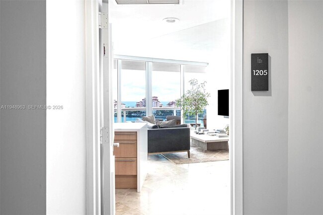 Building Photo - 1000 South Pointe Dr