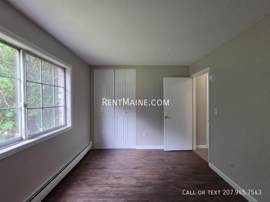 Building Photo - 10 Tall Pines Dr