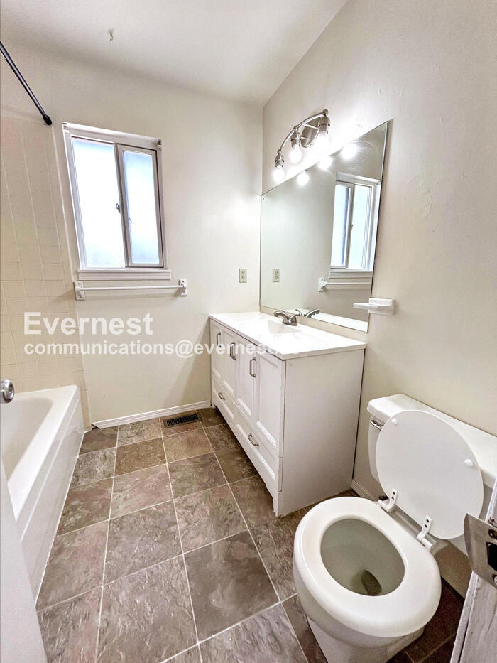 Building Photo - 1985 Mineola Ct