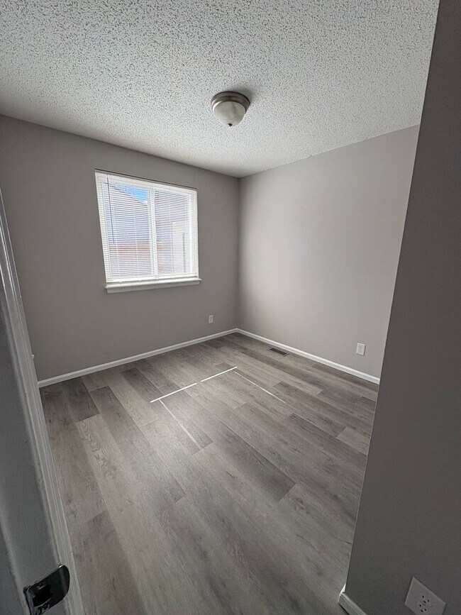 Building Photo - Newly Remodeled 3 Bedroom 2 Bath Home on Huge Corner Lot