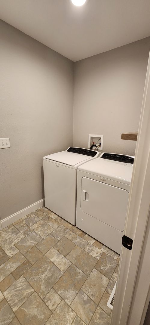 Building Photo - Location, Location, Location. 3 bedroom / 2 bath *Unfurnished* Available for 12 month lease