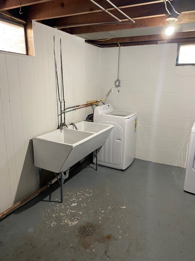 Building Photo - 3807 N Faber Ave