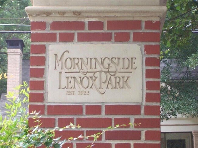 Building Photo - 961 E Rock Springs Rd NE