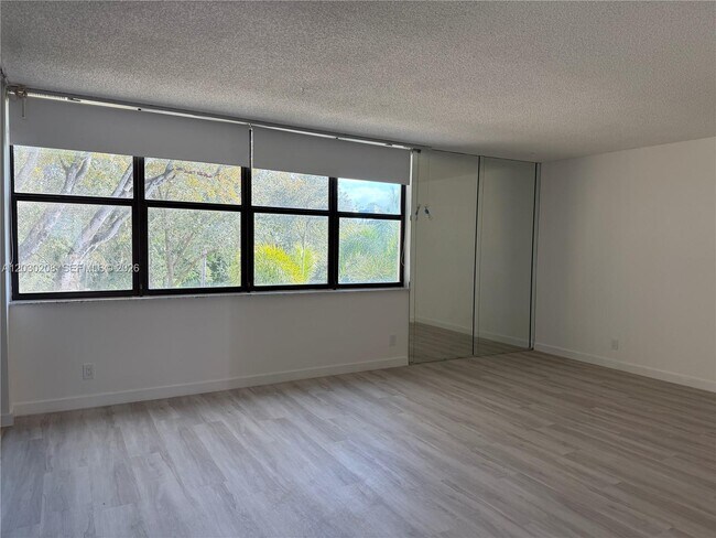 Building Photo - 20200 W Country Club Dr