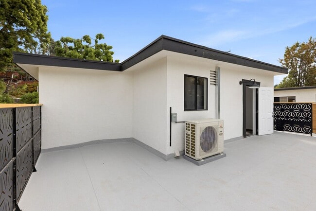 Building Photo - Stunning New Construction in Mission Hills – 3BR/2BA – Going Quick | 4 Weeks of Free Rent + Free ...