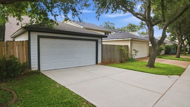 Building Photo - 3947 Carriage Park Row