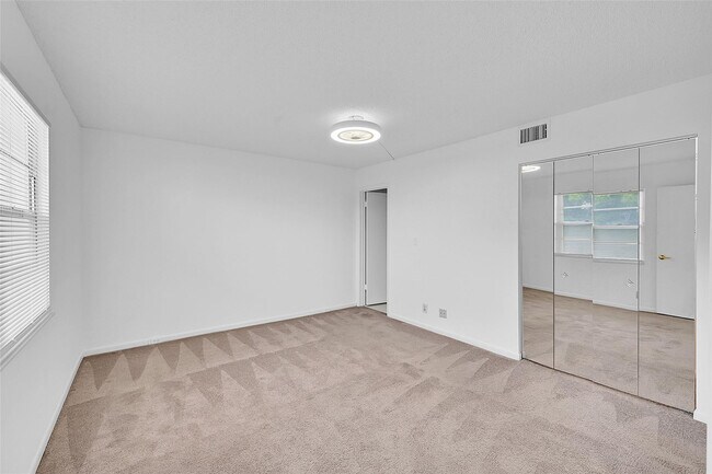 Building Photo - 3402 Bimini Ln