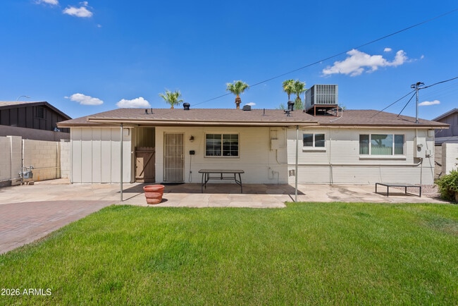 Building Photo - 449 E Continental Dr