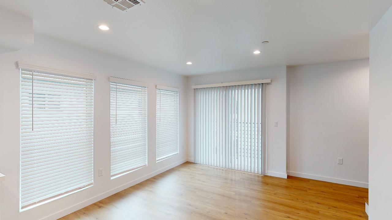 Building Photo - 1311 N Harvard Blvd