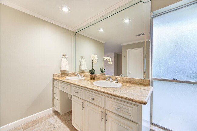 Building Photo - 11024 Riverview Dr