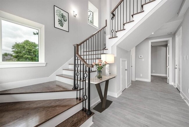 Building Photo - 6403 Bowling Green St