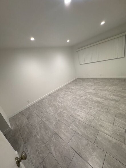 Building Photo - 301 N Tustin Ave