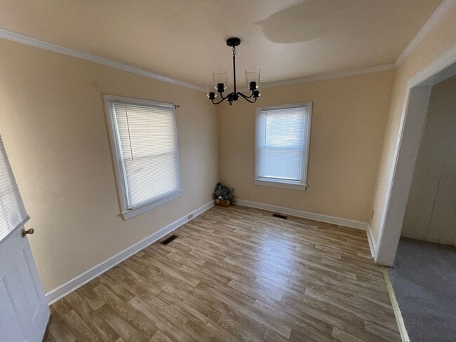Building Photo - 3 Bedroom House near Carlie C's - Vouchers...
