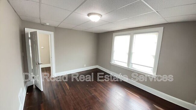 Building Photo - 4553 Midland Ave