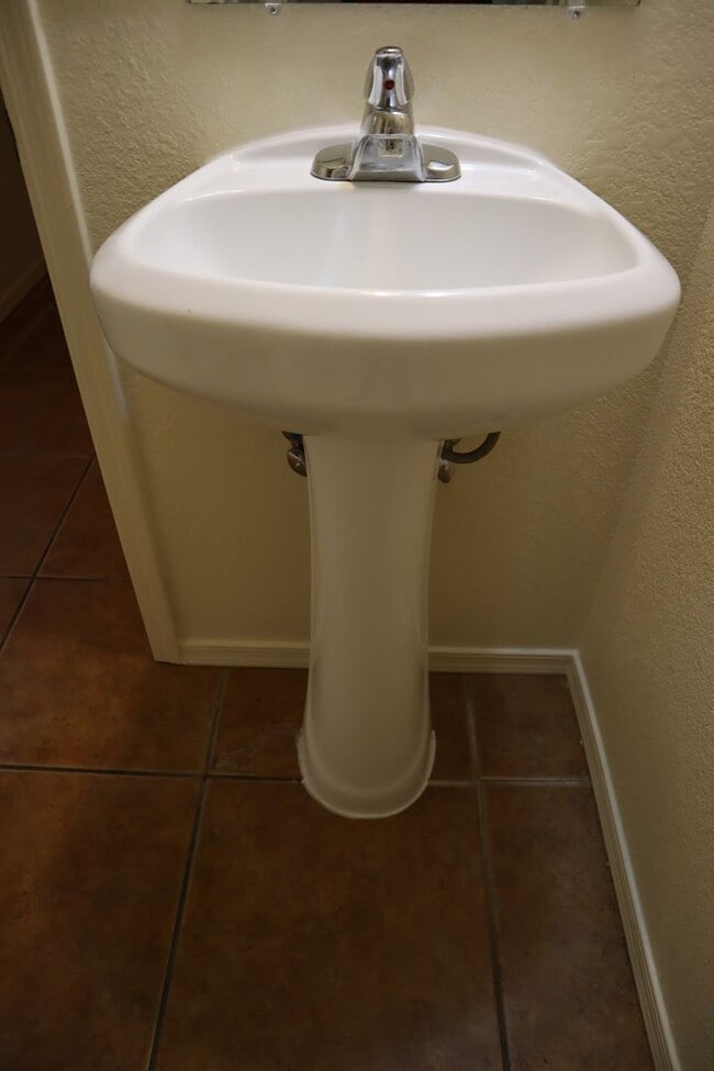 Building Photo - Cool Price, Hot Item!