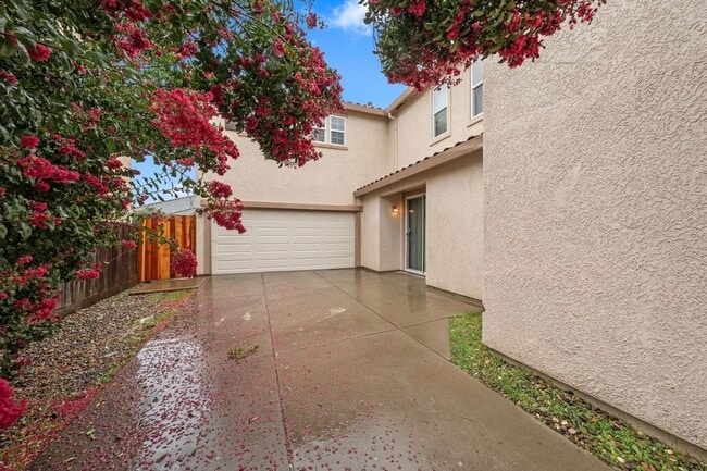 Building Photo - 10228 Pedra Do Sol Way