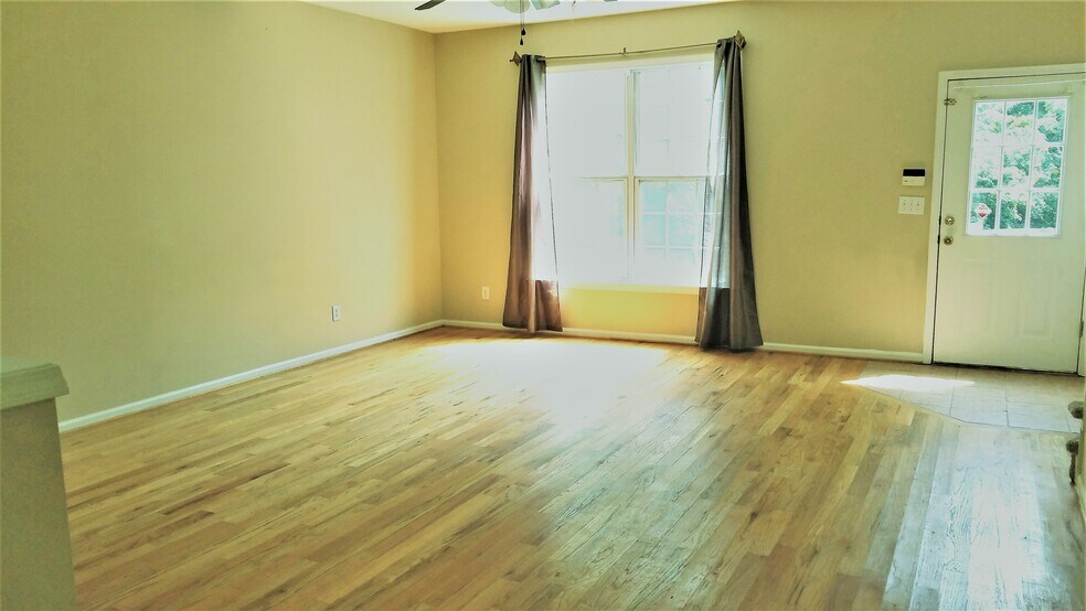 Living with Fireplace - 4645 Valais Ct