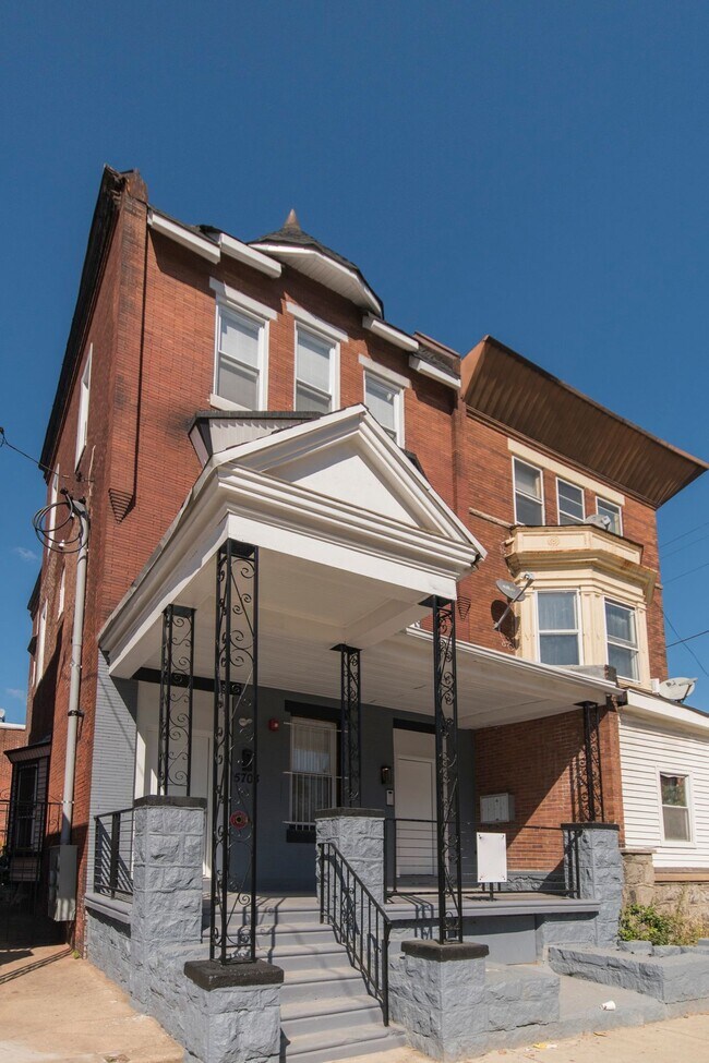 Building Photo - Modern & Renovated 1BD 1BA Apartment