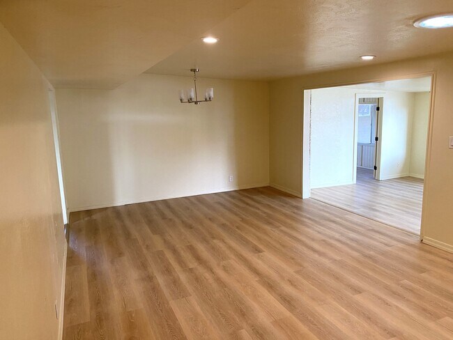 Building Photo - 7268 E Eastview Dr