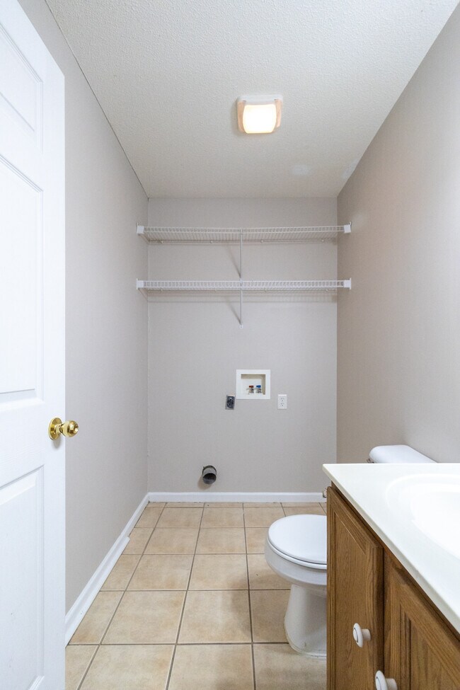 Building Photo - 836 Duchess Way