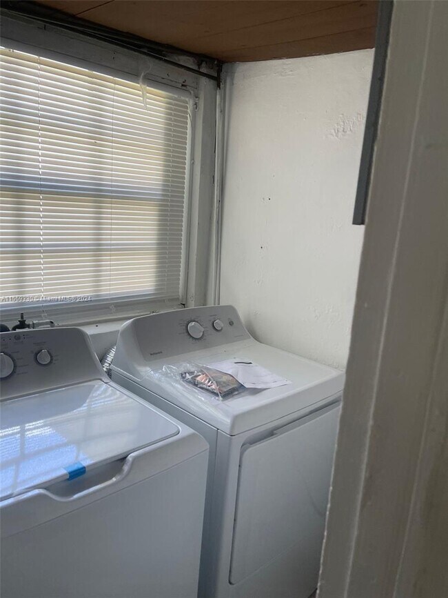 Building Photo - 1983 NW 46th St