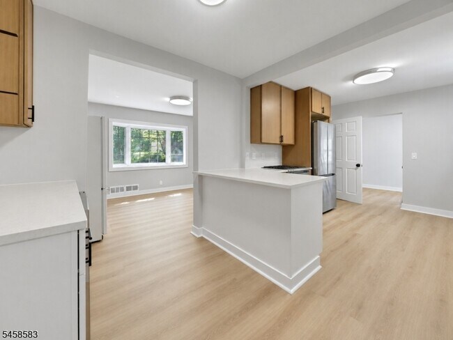 Building Photo - 405 Terhune Ave