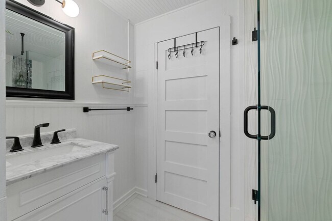 Building Photo - 140B M L King Ave