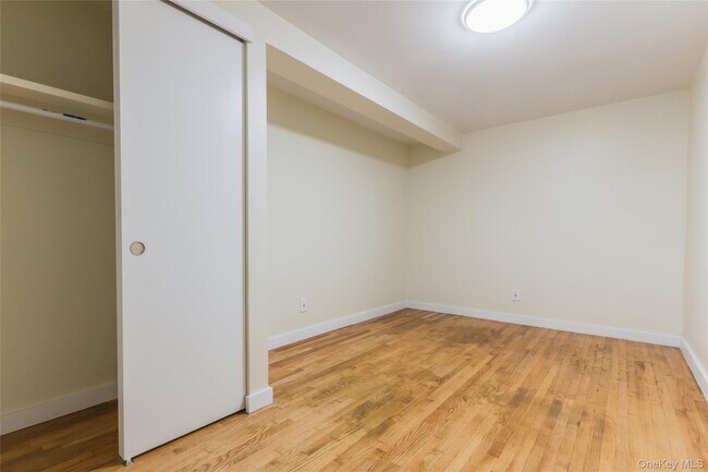 Building Photo - 25 Van Duzen Pl