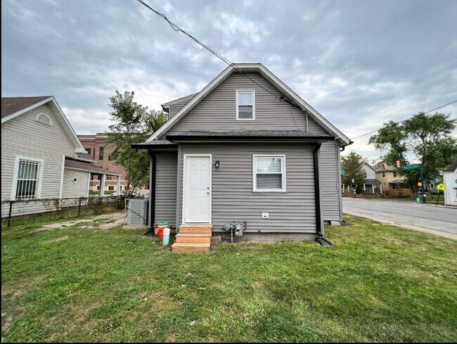 Building Photo - 304 N Linwood Ave