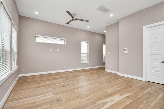 Building Photo - 304 Chobani Ln