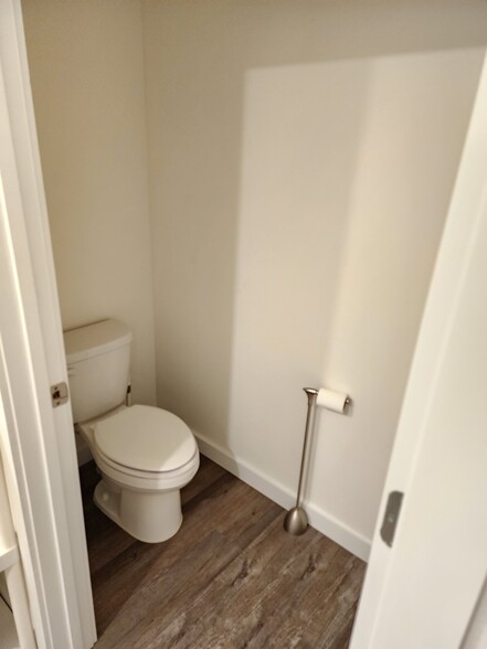 Owner's Bathroom - 17020 Barnwood Pl