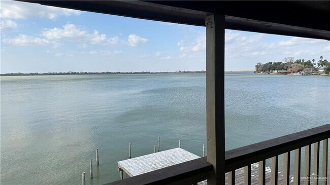 Building Photo - 25 Lago Vista Dr