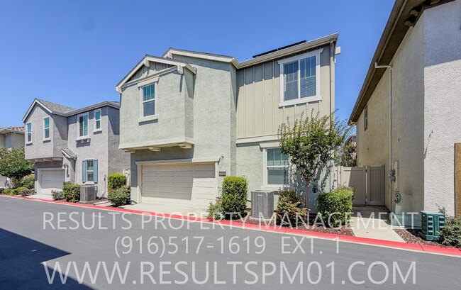 Building Photo - Beautiful Roseville 4 Bedroom Home