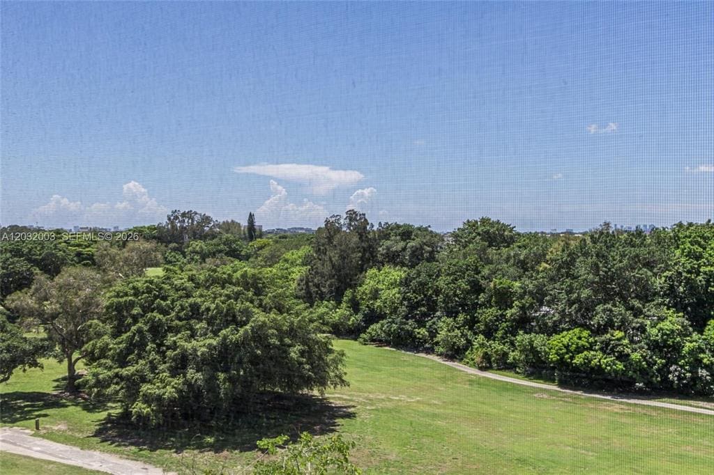 Building Photo - 3150 N Palm Aire Dr