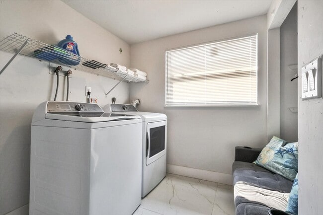 Building Photo - Single Family Home in Non HOA East Boca Raton