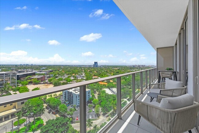 Building Photo - 2678 Tigertail Ave