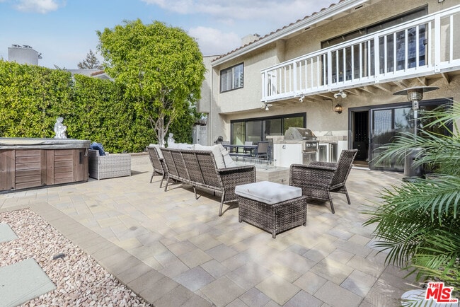 Building Photo - 2637 Angelo Dr