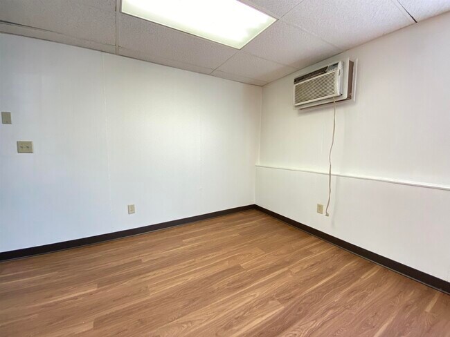 Building Photo - 3861 Brown Ave