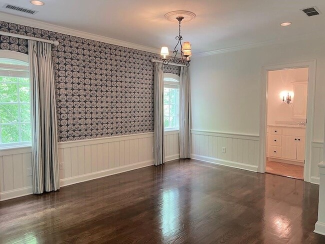 Building Photo - 2485 W Wesley Rd NW