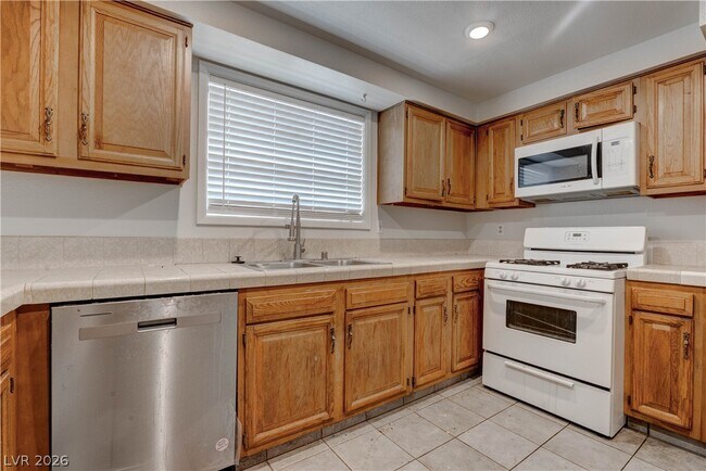 Building Photo - 3905 Landsdown Pl