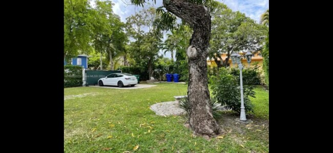 Building Photo - 1252 SW 13th Ave